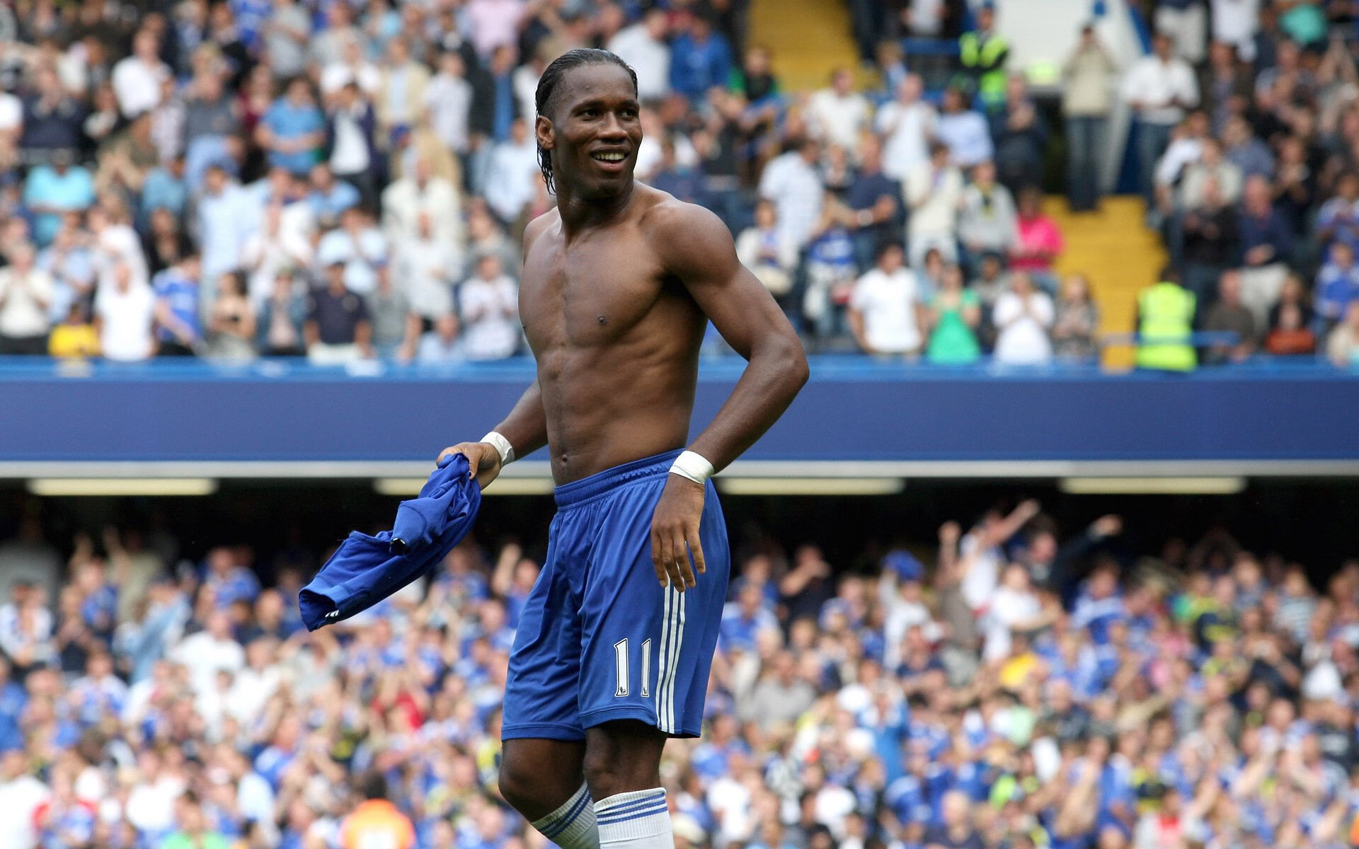 亚特兰大前压策略持续打击对方中场，亚特兰大阵型